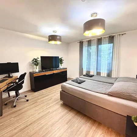 Porschenahe Wohung Апарт-отель Штутгарт